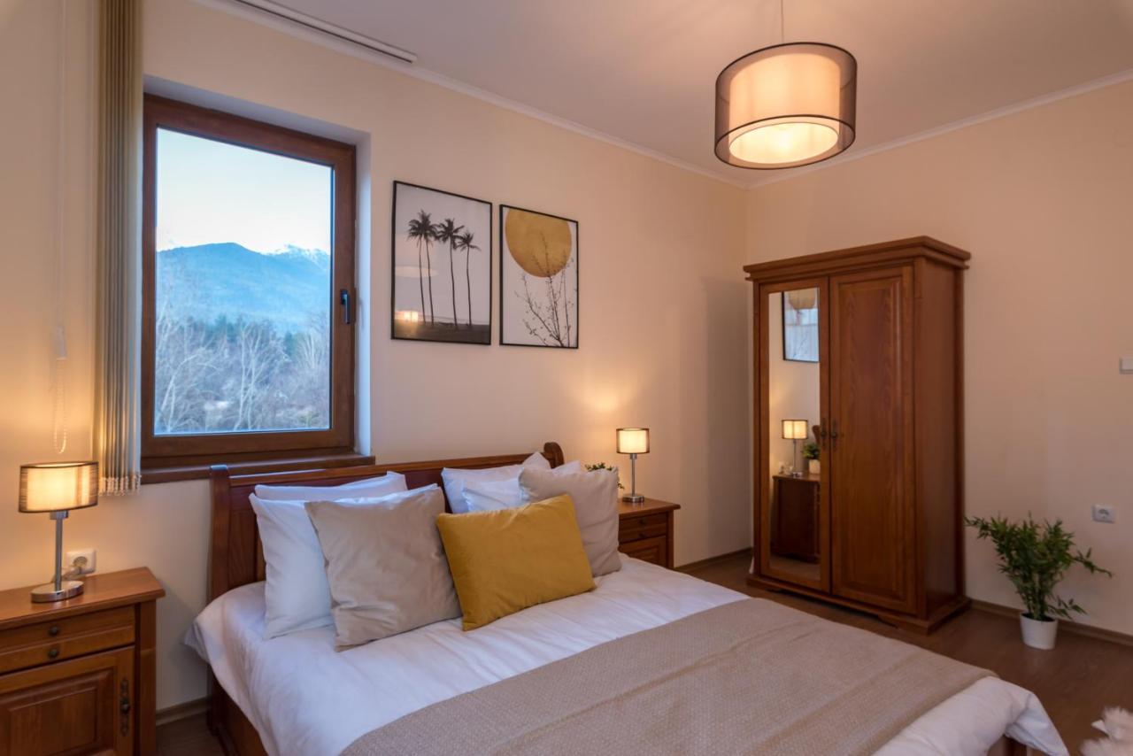 Charming Ski Apartments Near Gondola & Bar Street, Cedar Lodge 1 Complex Bansko Exterior photo